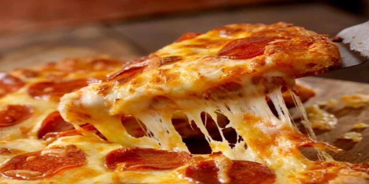 Handgjord pizza fr&aring;n Santa Pizzeria