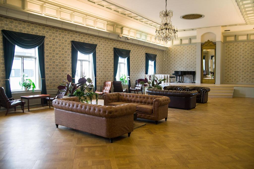 Elegant lobby p&aring; Appelberg Hotel med historisk atmosf&auml;r och modern komfort