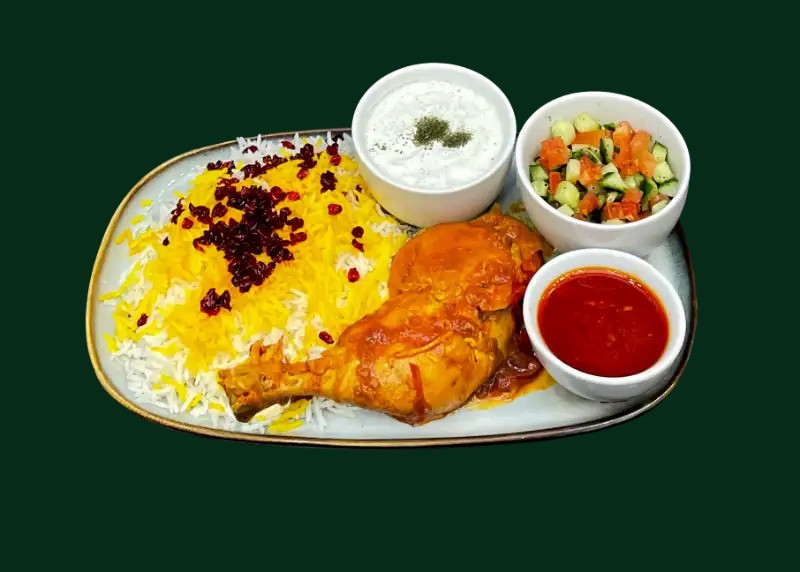 Zereshk-polo med kyckling och saffransris p&aring; Restaurang Poneh i Sollentuna